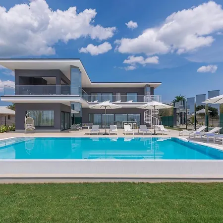 Gabrijela With Private Pool And Bbq Near Porec Vila *