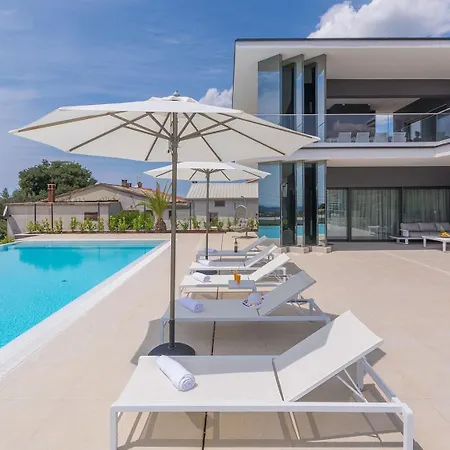 Gabrijela With Private Pool And Bbq Near Porec Vila *