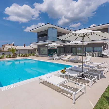 Vila Gabrijela With Private Pool And Bbq Near Porec *