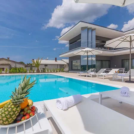 Vila Gabrijela With Private Pool And Bbq Near Porec *