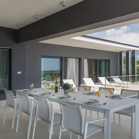 Gabrijela With Private Pool And Bbq Near Porec Kaštelir