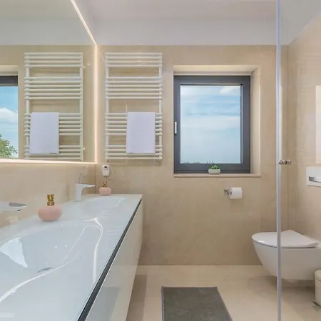 Vila Gabrijela With Private Pool And Bbq Near Porec Kaštelir