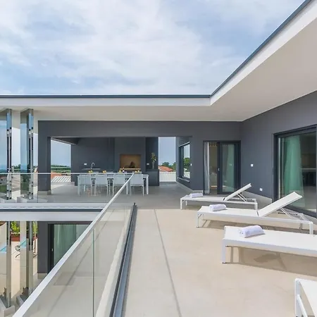 Vila Gabrijela With Private Pool And Bbq Near Porec